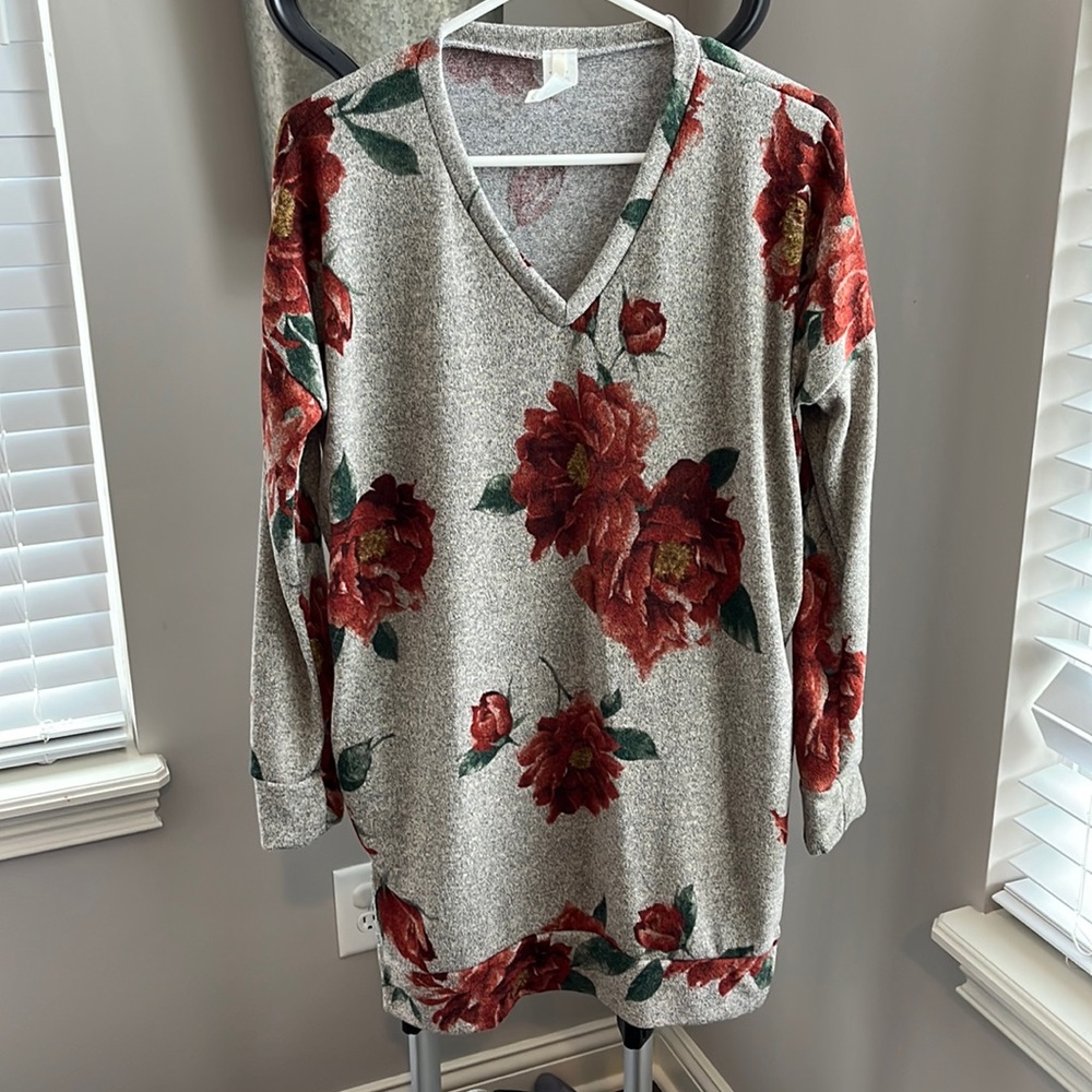 Floral oversized sweater type tunic. Size small